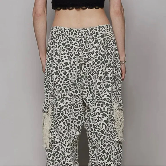 New POL 48 hr / free shipping: Best Seller Leopard Print Distressed Pants - Picture 5 of 5